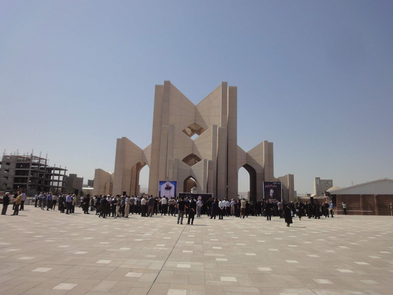 مراسم  یادبود مرحوم فردی قبل از تشییع